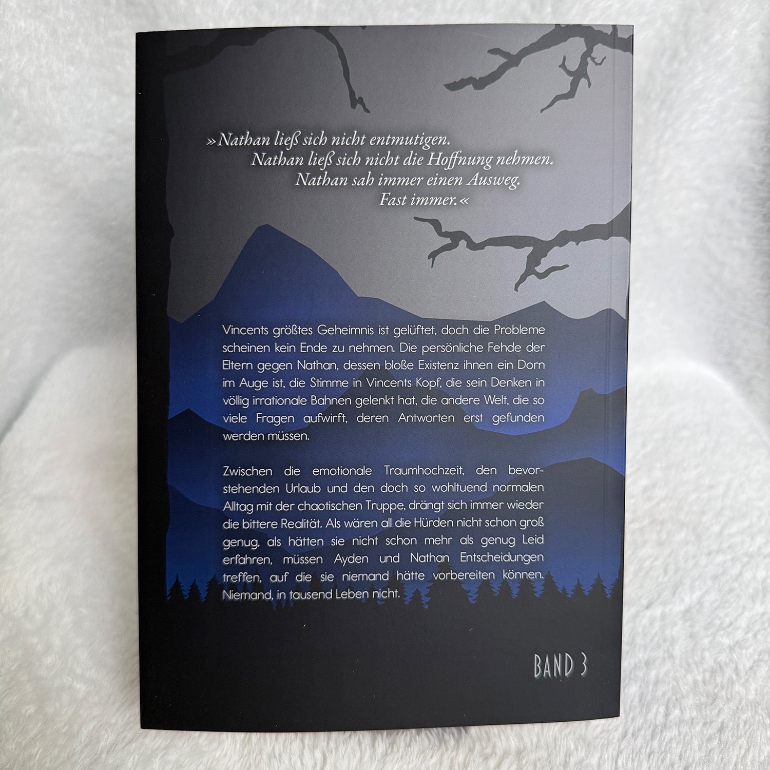 "Hidden Spirits - Schneeweiß" - Band 3 (Klappenbroschur, signiert)